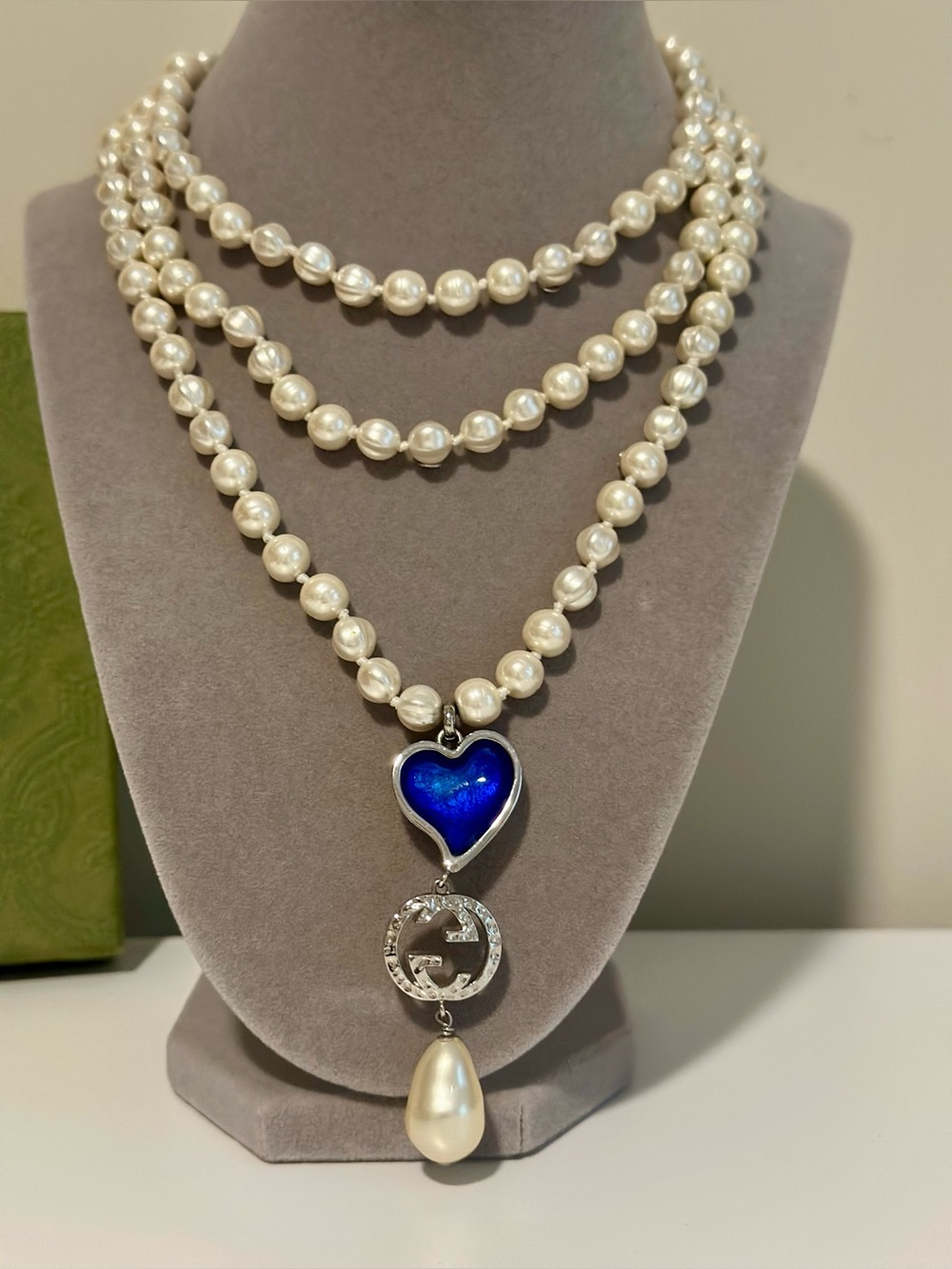 Gucci Runway Pearl Blue enamel heart GG Reversible Pendant Necklace - Picture 5 of 17